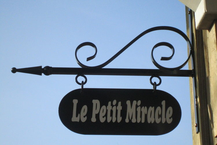 Le Petit Miracle Le Petit Miracle
